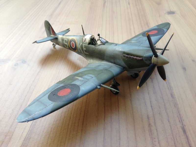 (VITRINE PROJET AA)  Spitfire LF Mk. IXc Mk855 1/48 Img_4342