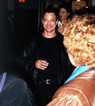 Gary Sinise - Page 4 Chicag10