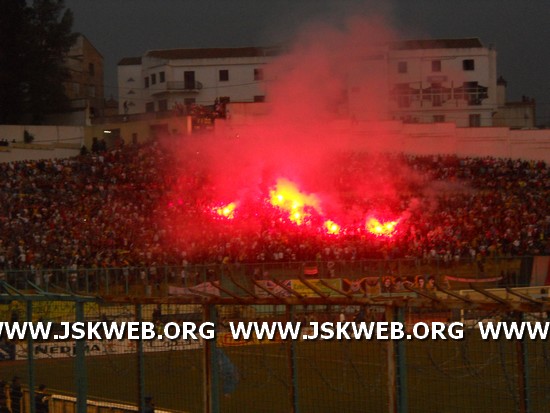 Ultras Kabyles (JSK) " Saison 2010 / 2011 " - Page 10 11041912