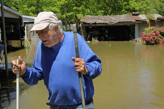 Flooding hits record highs in six states Ss-11010