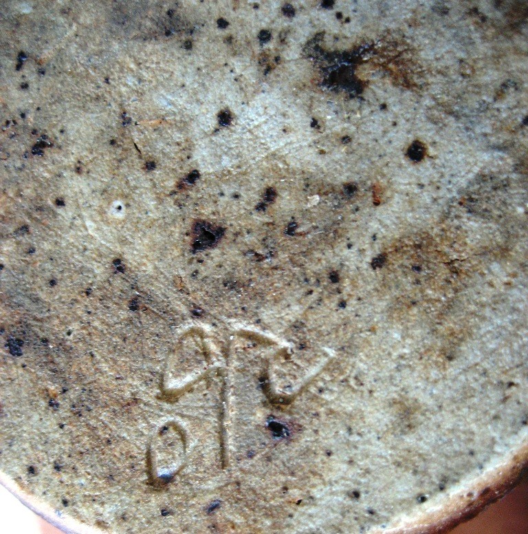 identification vase en grès marque à identifier Chapea37