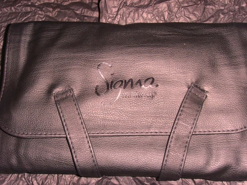 Sigma : Premium professional Kit with brush roll et le Maxbag in noir Ssl22311