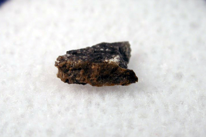 Météorite lunaire Dhofar 1084 de 68mg 110