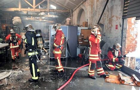 Un feu détruit les décors du Ballet de Marseille et du théâtre du Gymnase Bmpm10