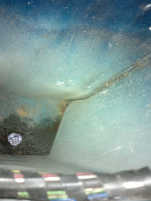 Wasser hinter der Seitenverkleidung im Kofferraum 25062012