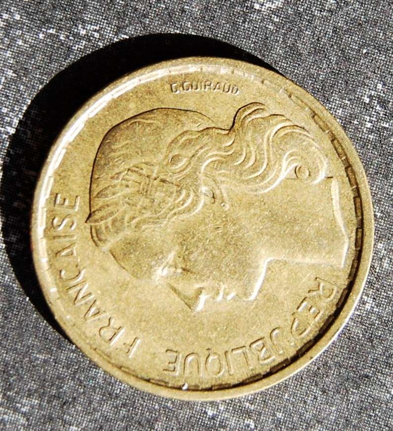French coin with different signature to others I have seen 10_fra12