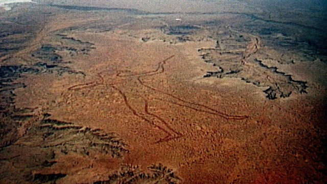 [Archéologie - Géoglyphes] L'homme de Marree, ou géant de Stuart (Australie) L_homm10
