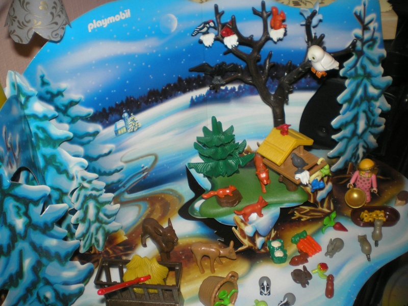Weihnachtswelt mit PLAYMOBIL-Figuren und -Zubehör 001b1_12
