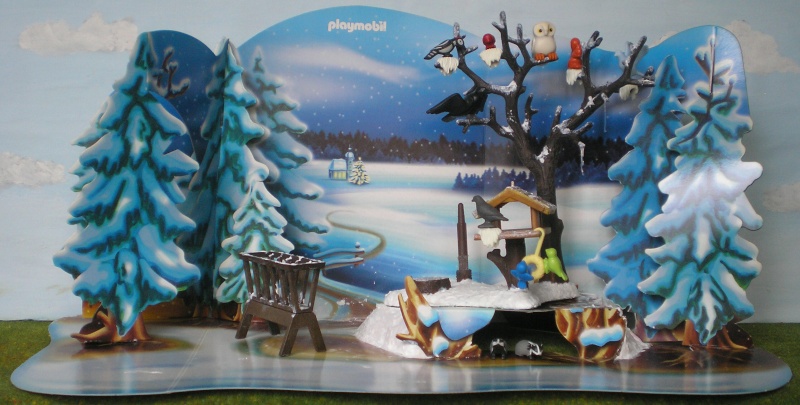 Weihnachtswelt mit PLAYMOBIL-Figuren und -Zubehör 001c3g10