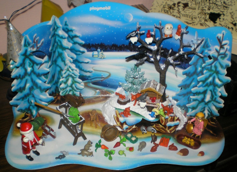Weihnachtswelt mit PLAYMOBIL-Figuren und -Zubehör 001e1_12