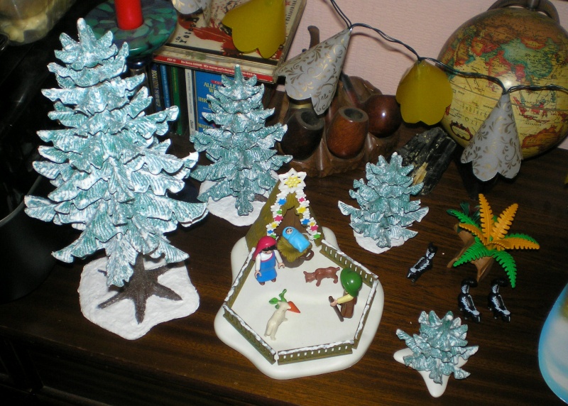 Weihnachtswelt mit PLAYMOBIL-Figuren und -Zubehör 002d1_12