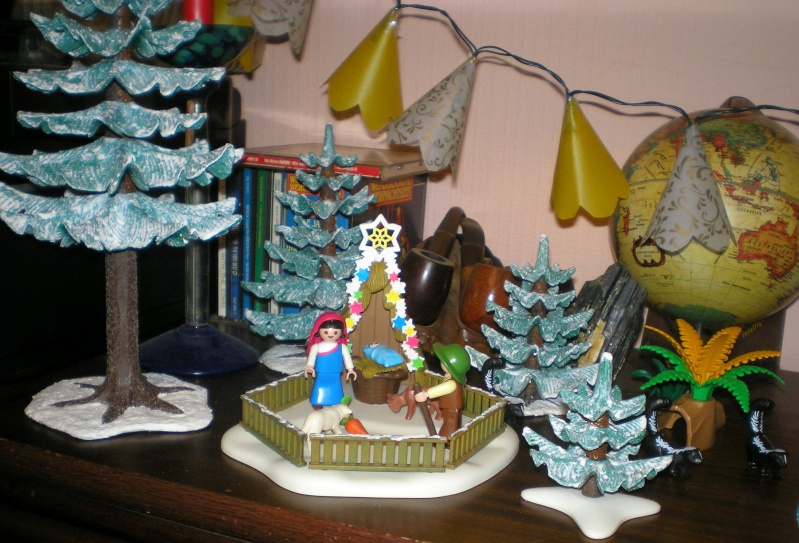 Weihnachtswelt mit PLAYMOBIL-Figuren und -Zubehör 002d2_11
