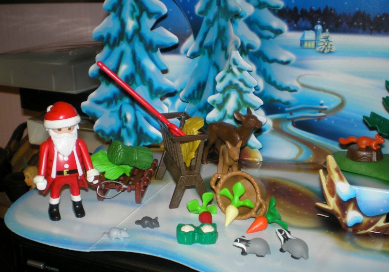 Weihnachtswelt mit PLAYMOBIL-Figuren und -Zubehör Pm_41615