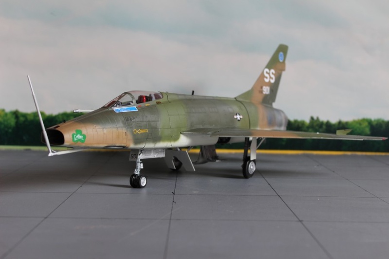 F-100D SUPER SABRE " Trois en Hun" 3_f-1012