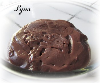 Crème au beurre au chocolat (avec farine) Glayag10