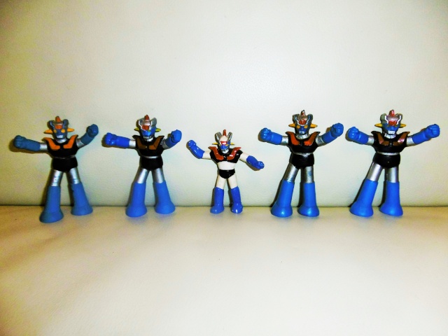 robot - CERCO ROBOT E PERSONAGGI IN GOMMA P1000211
