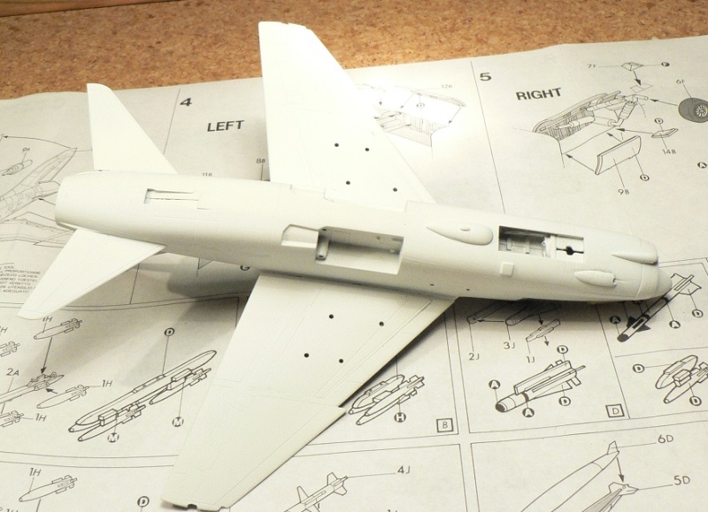 [Chrono Septembre 2015] [Esci] Vought A-7 Corsair II 3-210