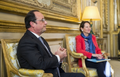 François Hollande fait le tour de l'Elysée pour éteindre les lumières  Franco11