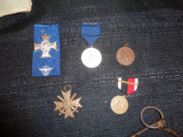 Médailles allemandes, mors de cavalerie cuirassier, etc.... P1340213