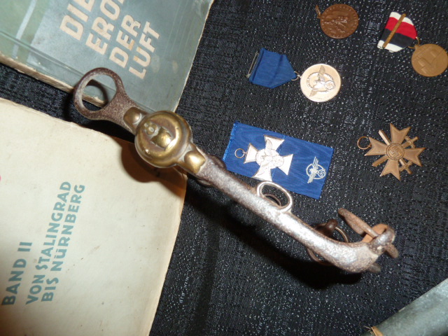 Médailles allemandes, mors de cavalerie cuirassier, etc.... P1340214