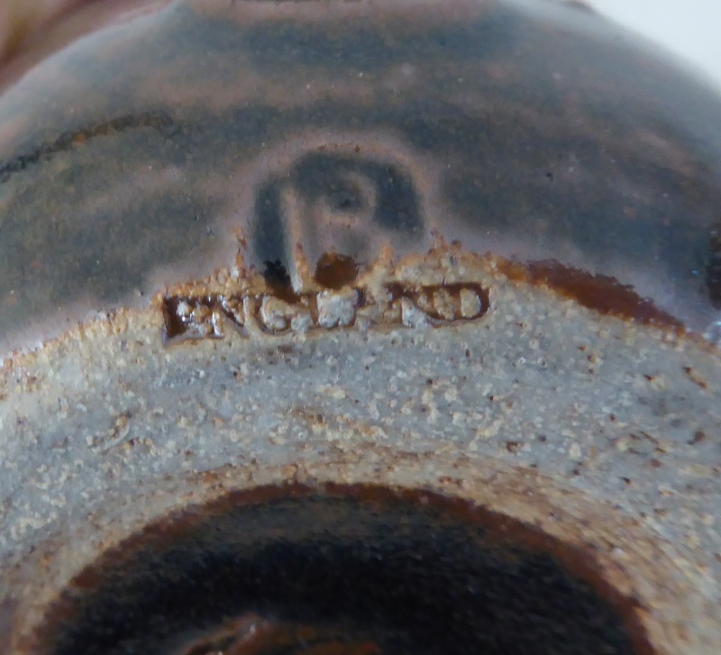 IB or LB mark, ENGLAND - Richard Jenkins, Boscean Pottery P1010816