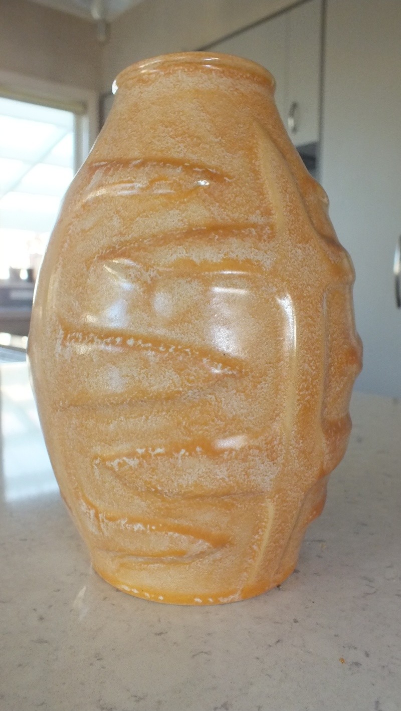 Is this lovely old Crown Lynn vase handpotted or slipcast? 7_oct_10