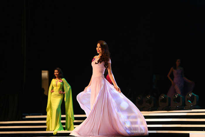 2015 | MISS UNIVERSE VIETNAM | PHẠM HƯƠNG - Page 3 Img_4110