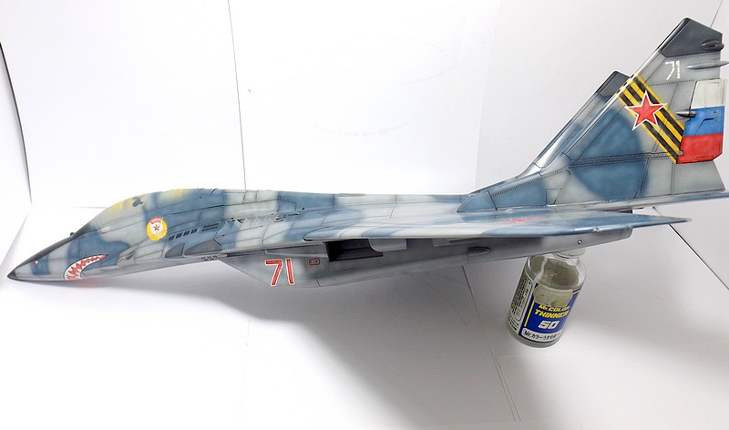  Mikoyan-Gourevitch MiG-29 UB au 1/32 - Page 2 Dscf2317