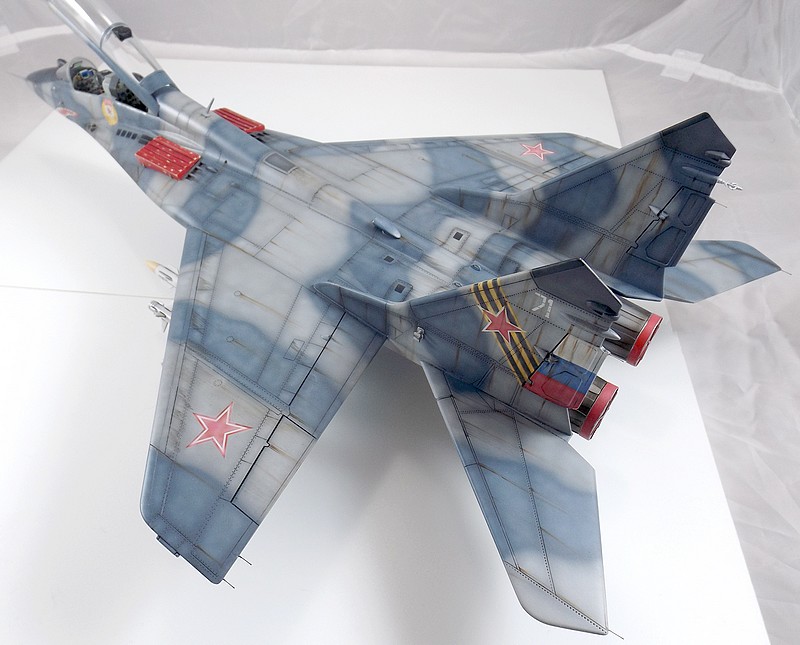 Mikoyan-Gourevitch MiG-29 UB au 1/32 Dscf2330