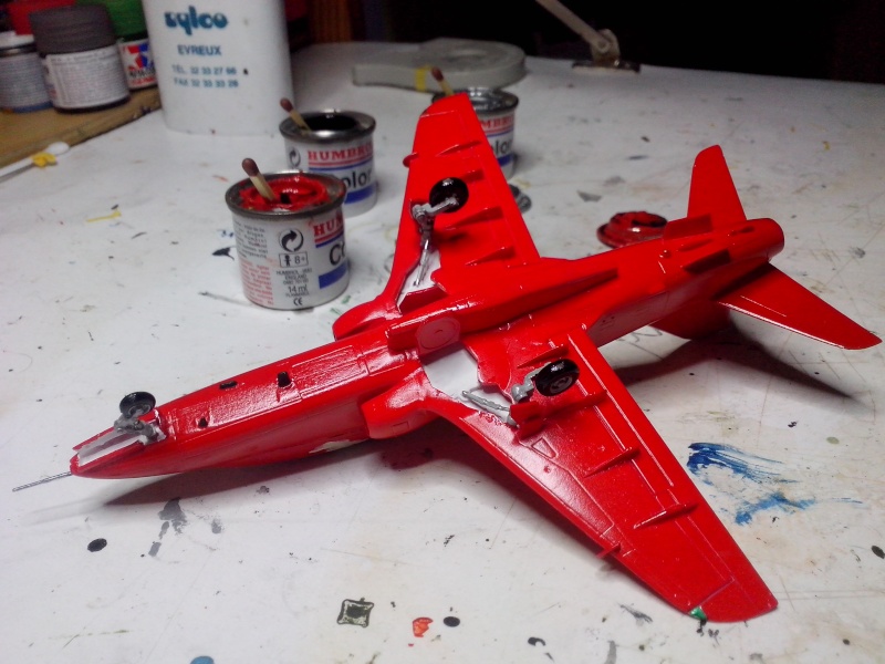 BAE HAWK des Red Arrows (revell) - Page 2 Img_2076