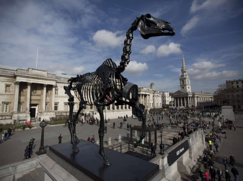 Gift Horse - sculpture à Trafalgar Square - Londres - UK 2015-015