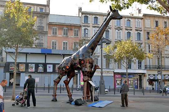 Sculpture de la girafe "Zarafa" à Marseille - Bouches du Rhône - France Zarafa10