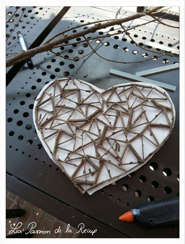 Fabriquer un cœur en brindilles de bois 11022410