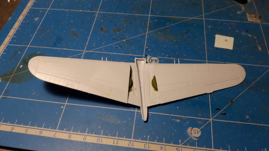 Curtiss Tomahawk Mk.IIB 1/72 de chez Airfix Avec son socle FINI!!!!!!! 1135