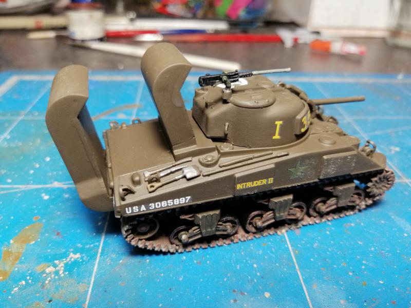 Sherman M4 Heller 1/72 FINI!!!!! avec son socle 2036