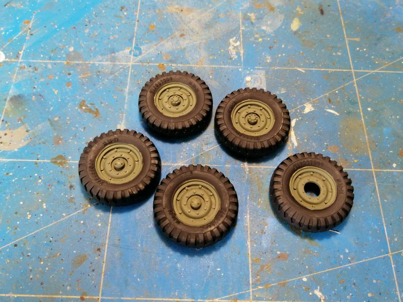 British 25 PDR. Field Gun & Quag Gun Tractor Canadian Ford F.G.T. Tamiya 1/35 3337