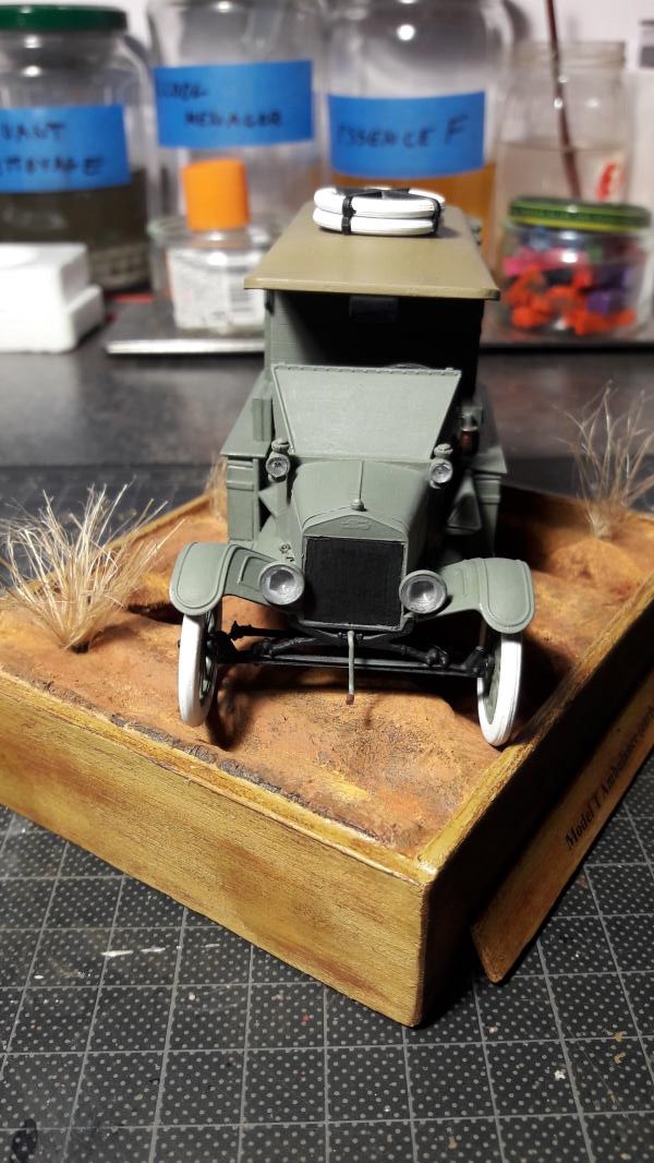 Ford Model T ambulance 1917 1/35 de chez ICM FINI !!!!!! 3713