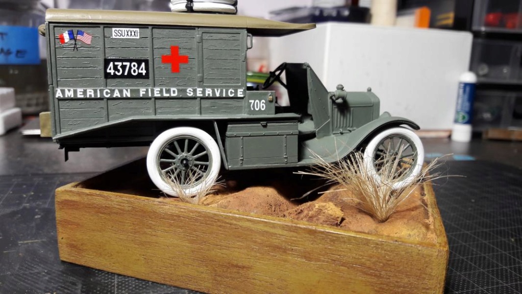 Ford Model T ambulance 1917 1/35 de chez ICM !!!!!! FINI 3812