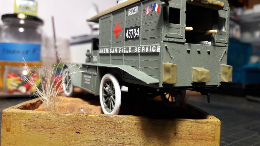 Ford Model T ambulance 1917 1/35 de chez ICM FINI !!!!!! 4111