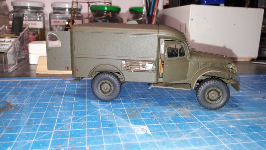 Dodge ambulance WC 54 1/35 Italier iVraiment FINI !!!!!! - Page 2 5513