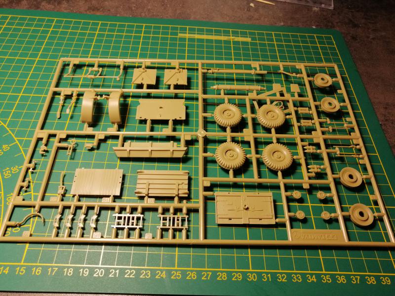 British 25 PDR. Field Gun & Quag Gun Tractor Canadian Ford F.G.T. Tamiya 1/35 593