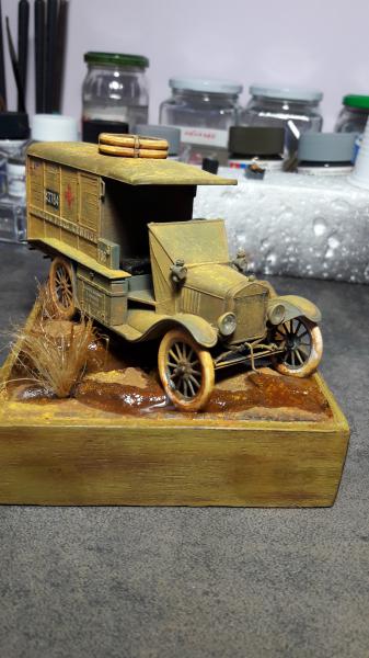 Ford Model T ambulance 1917 1/35 de chez ICM !!!!!! FINI Mini_234