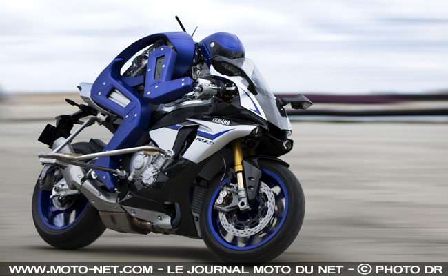 Le robot "motobot" au salon de tokyo Motobo10