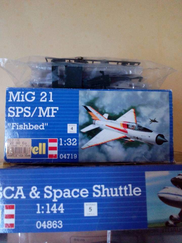 mig 21.revell.1/32 plus pilote resine aerobonus 1/32 resine. 12004712