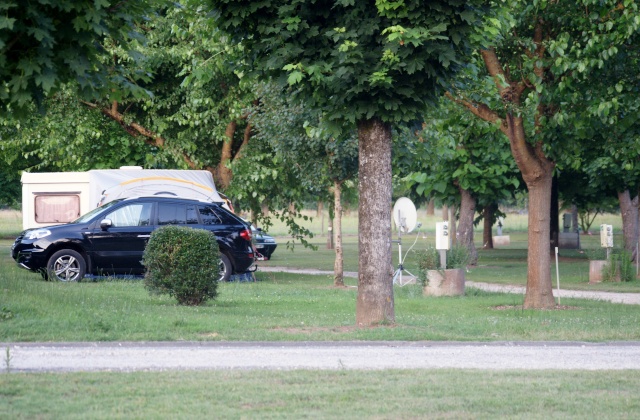 Camping La Guillou à Lalinde (Dordogne) au printemps 2015 Dsc02413