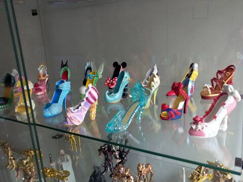 Collection] Chaussures miniatures / Shoe ornaments - Page 31