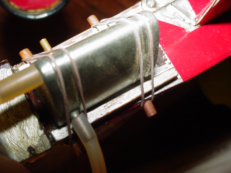 fuel tank attachment Dsc02610