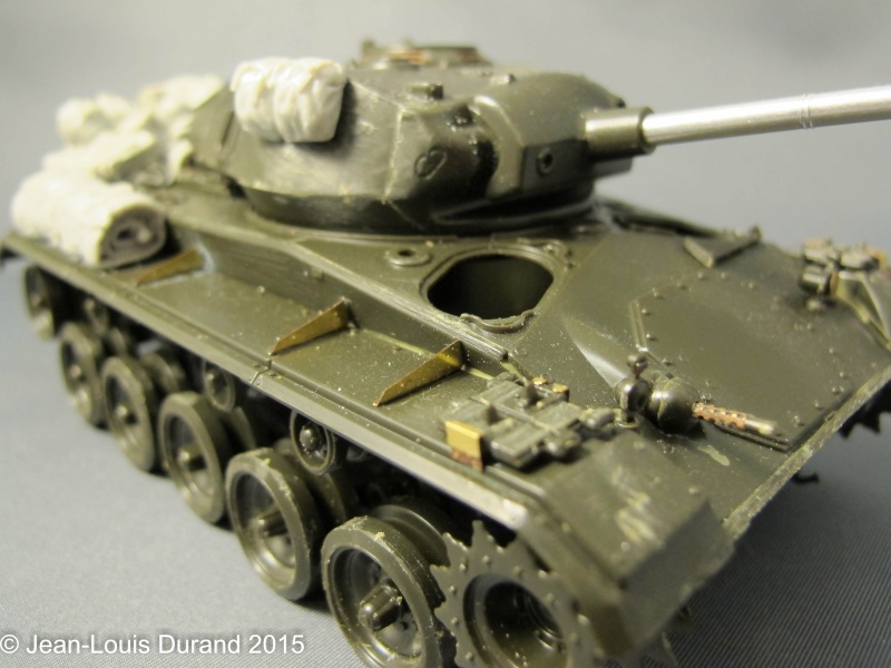 M-24 Chaffee "Indochine" - ITALERI 244 + photo-découpe Eduard 35608 + canon RB Model 35B27 + paquetages Blackdog T35070 27102041