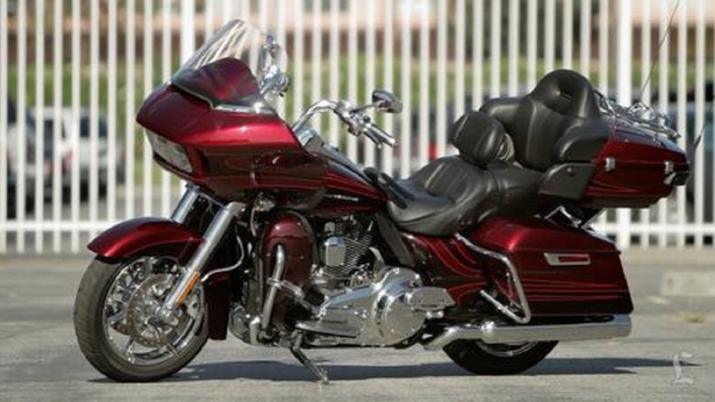 CVO ROAD GLIDE ULTRA La-hig10