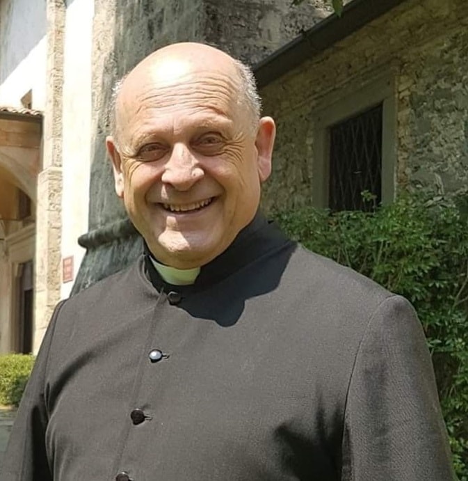 Un prêtre italien meurt après avoir cédé son respirateur à un patient  90790610